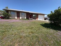 Building Photo - 4827 Southridge Dr