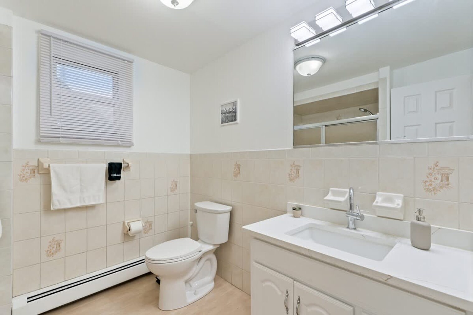 Building Photo - 1626 Union Turnpike