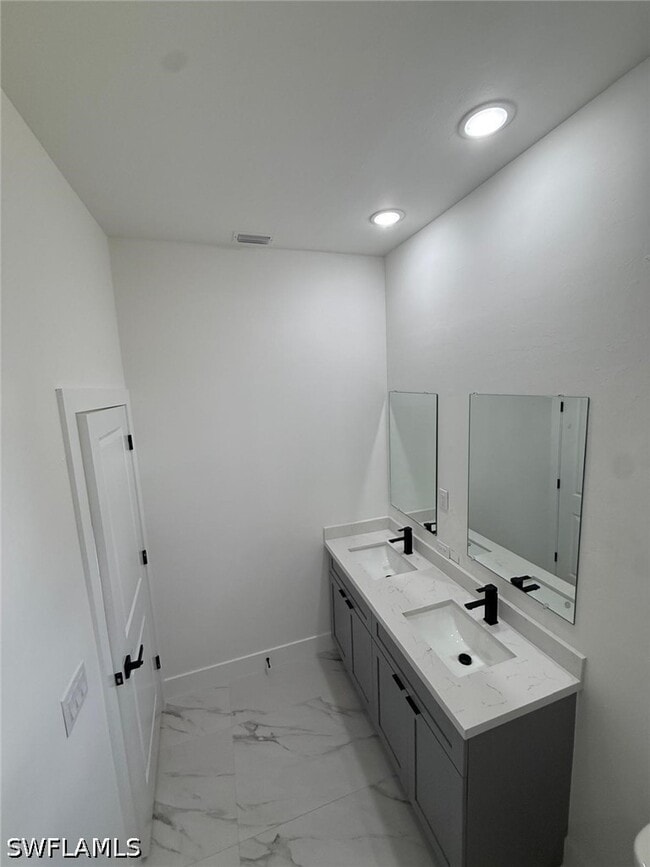 Building Photo - 1089 Eisenhower Blvd