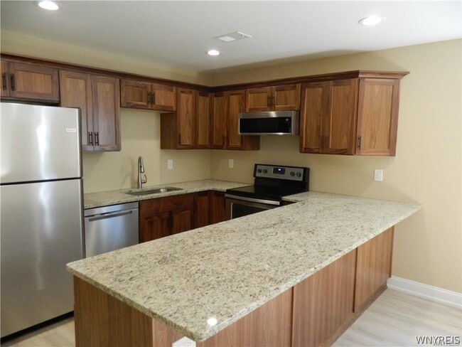 Building Photo - 417 Center St