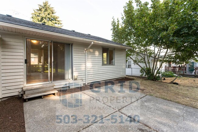 Building Photo - Charming 2BR House with Garage & Private Patio in Vancouver!