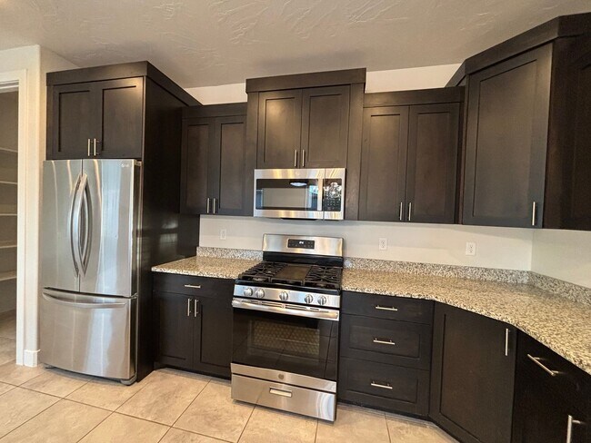 Building Photo - SPACIOUS SINGLE LEVEL HOME IN WASHINGTON FIELDS FOR RENT!