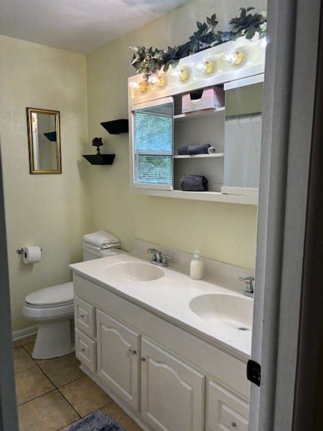 Building Photo - Knoxville 37921 - 3 bedroom, 1 Bath Upstairs Unit,  - Contact Troy Adams (865) 233-6949