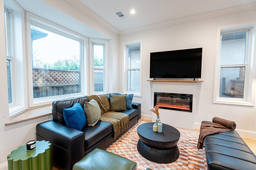 Building Photo - 661 Hampshire Ave