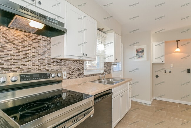 Building Photo - 1115 Ann Ave