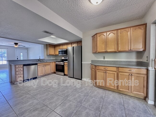 Building Photo - 1702 Carolina Ave