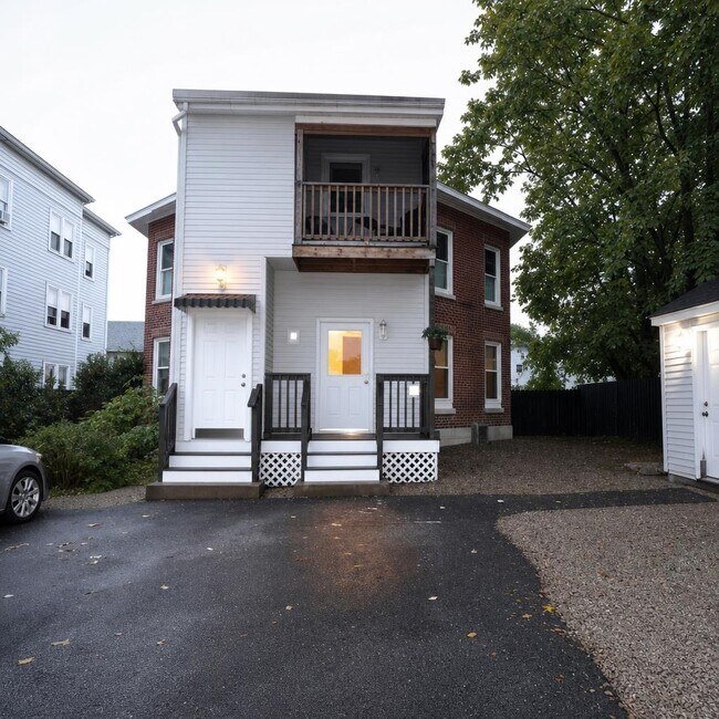 Building Photo - 585 Beech St