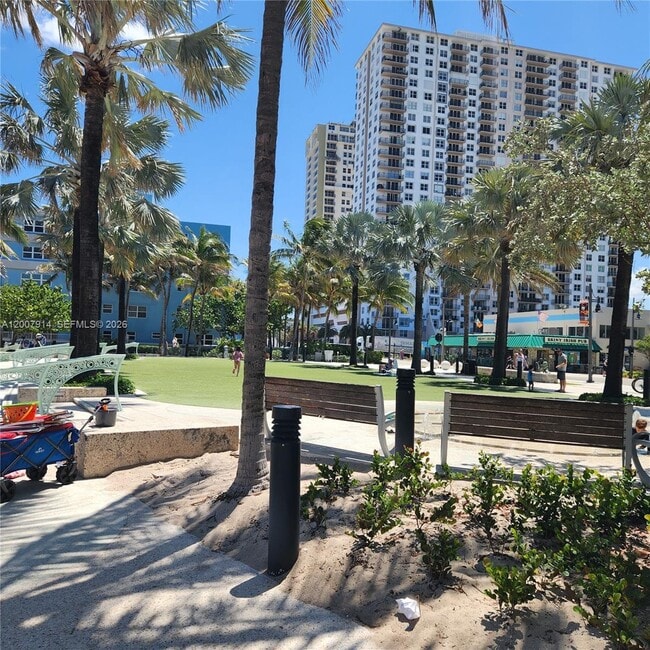 Building Photo - 843 S Ocean Blvd