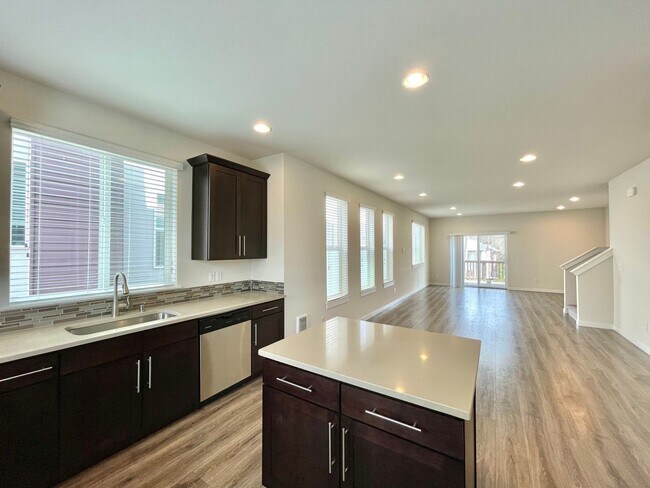 Building Photo - Great Townhome for rent