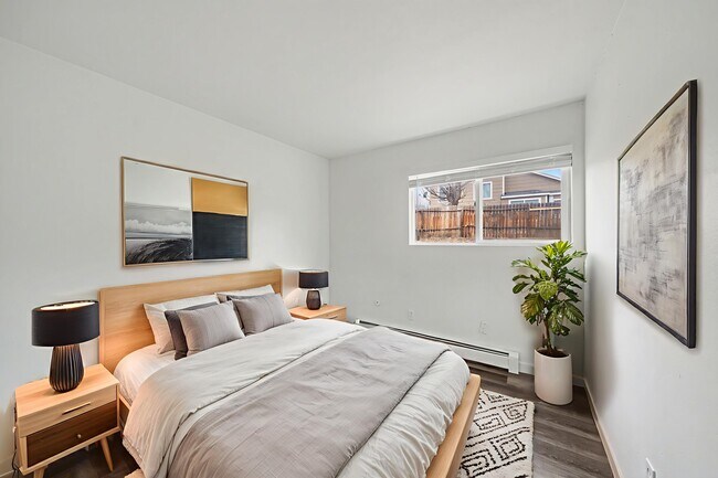 Building Photo - 4270 Loomis Ave