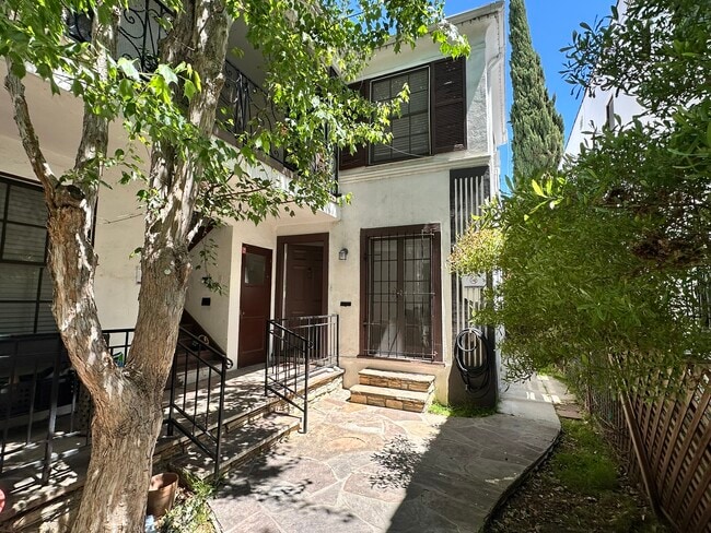 Building Photo - 214 S Arnaz Dr