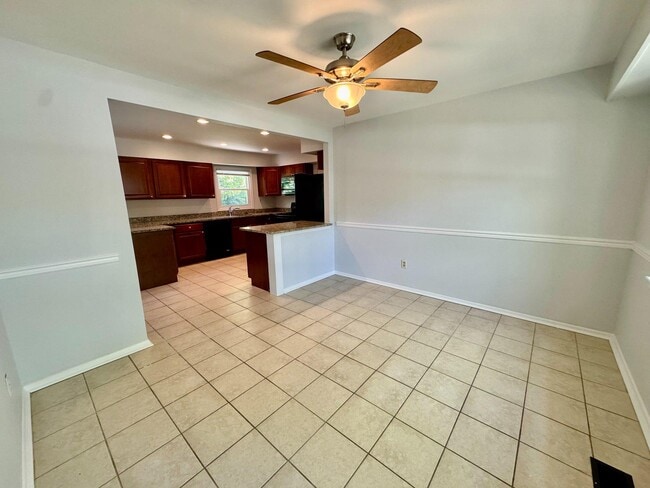 Building Photo - 2911 Tallow Ln