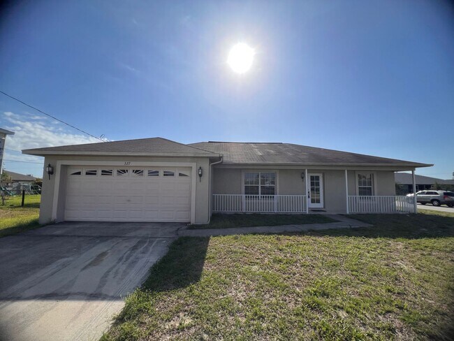 Building Photo - Lovely Home in Central Location