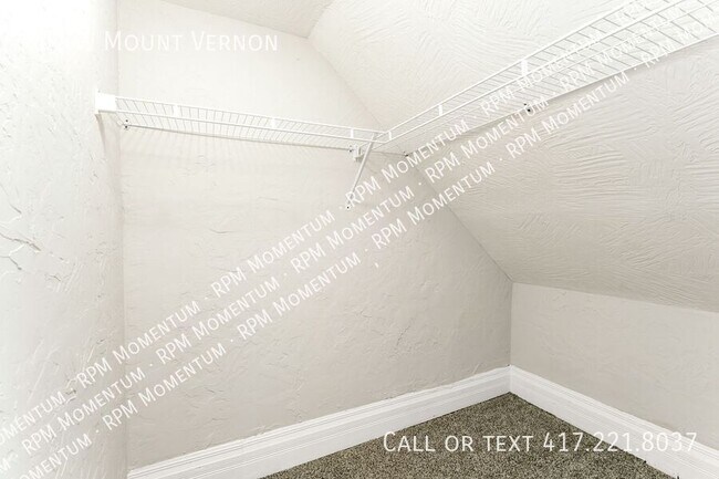 Building Photo - 802 W Mt Vernon St