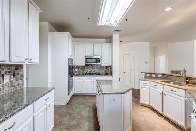 Building Photo - 8924 High Meadows Dr