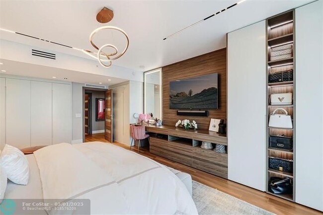 Building Photo - 17301 Biscayne Blvd