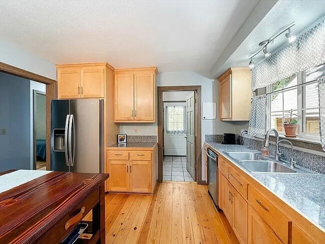 Building Photo - Craftsman Retreat in Camino – Updated 4BR Home on Quiet Lot!