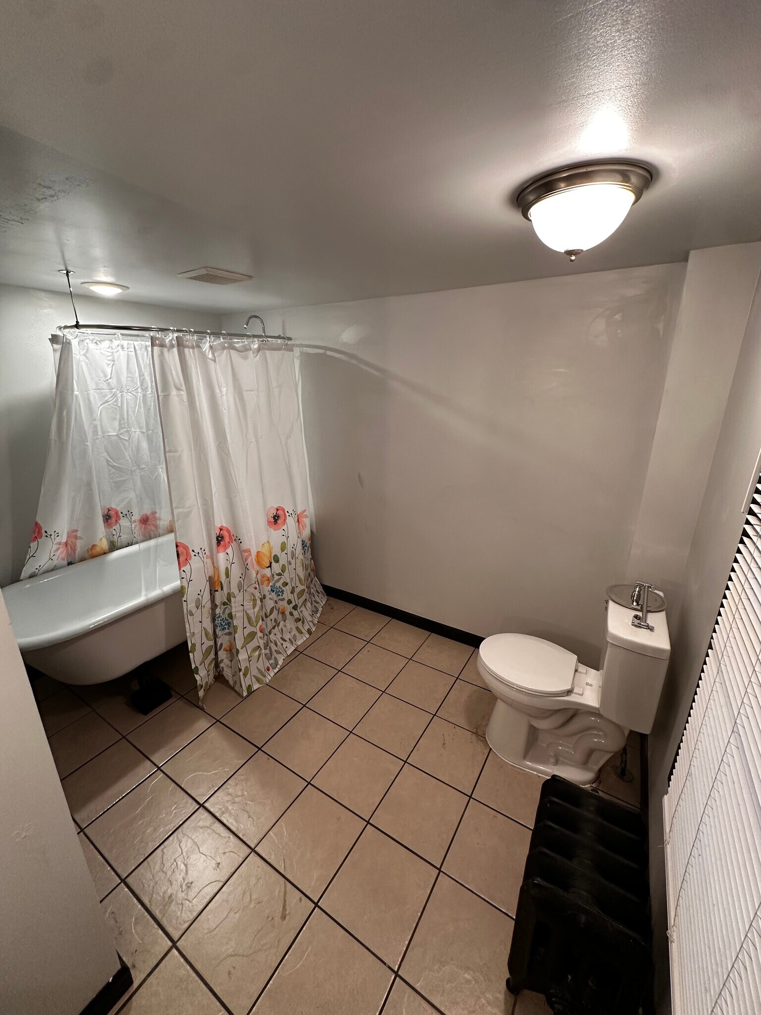 Building Photo - 2500 S Saginaw St