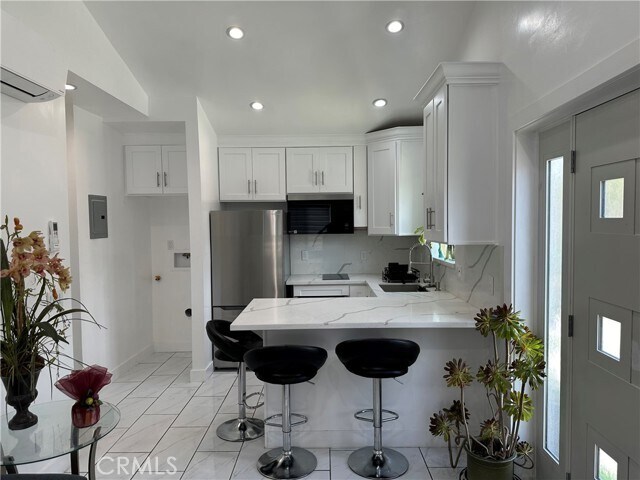 Building Photo - 7013 Bellaire