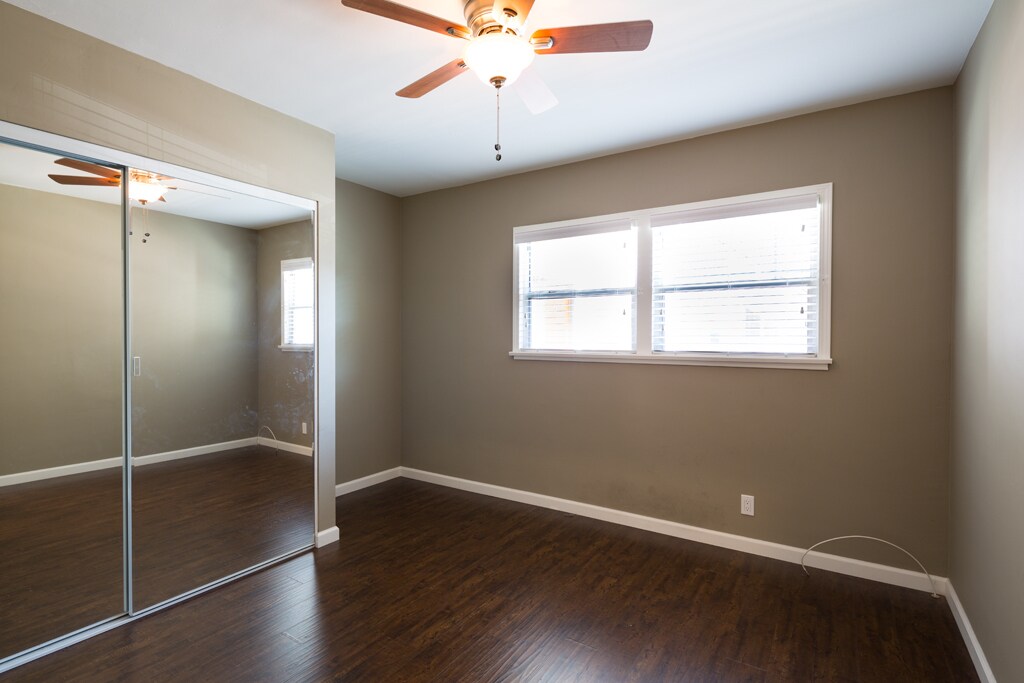 Building Photo - 533 E Chevy Chase Dr