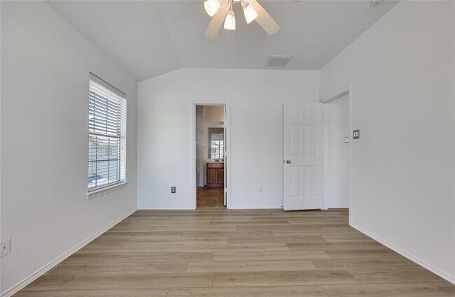 Building Photo - 9201 Brodie Ln