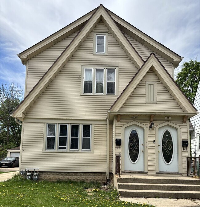 Primary Photo - 4049 N Elmhurst Rd