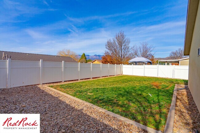 Building Photo - Move in Special: $200 off full first month rent on this inviting 3-Bedroom Home with Garage and P...