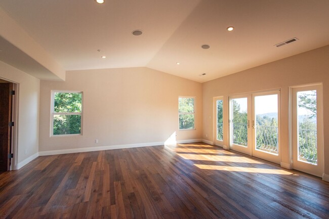 Building Photo - Beautiful Los Gatos Mountain Estate Retreat