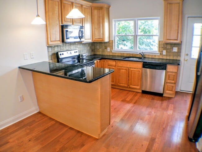 Building Photo - Graduate Hospital Home