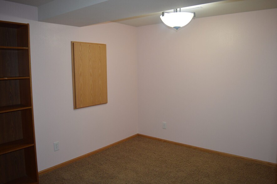 Building Photo - 8921 Snowberry Ln