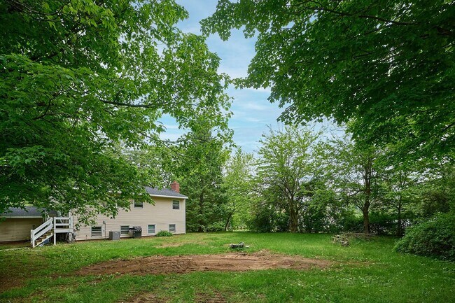Building Photo - 167 Rocky Hill Rd