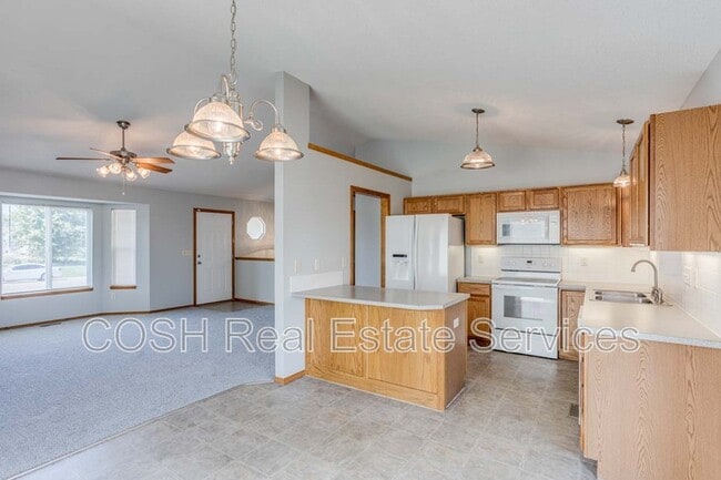 Building Photo - 1420 N Aksarben St