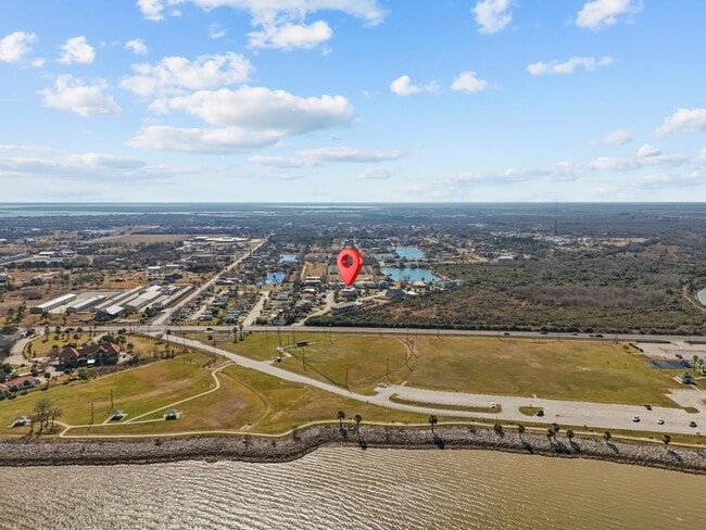 Building Photo - 2727 E Bayshore Dr