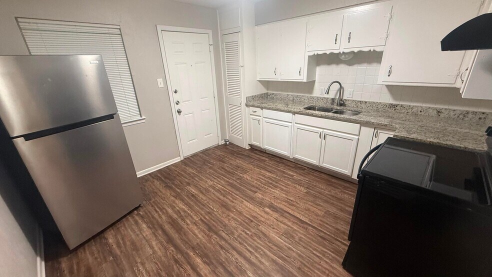 Building Photo - 2520 Normont Cir