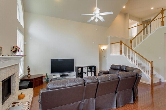 Building Photo - 15709 Belfin Dr