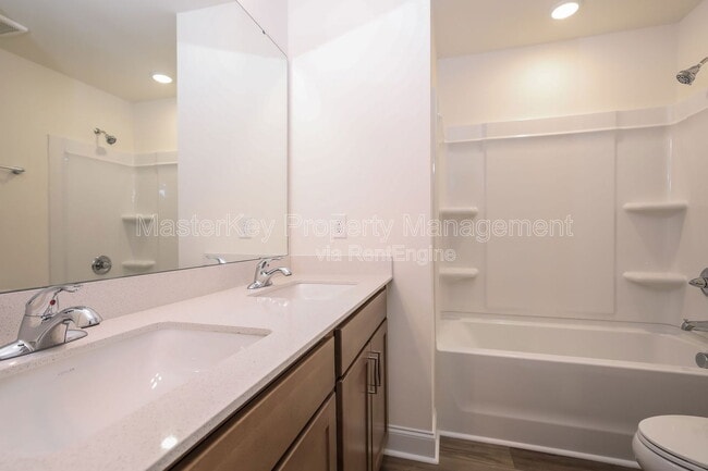 Building Photo - 22 Anastasia St