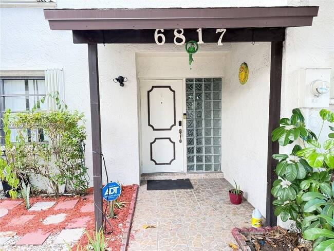 Building Photo - 6817 SW 40th St