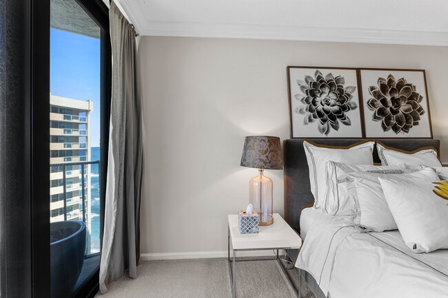 Building Photo - 5420 N Ocean Dr