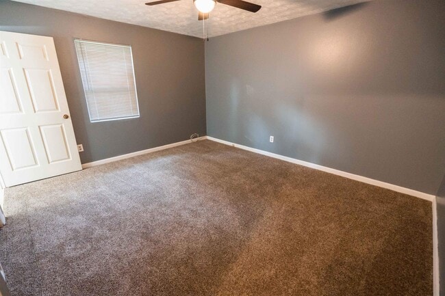 Building Photo - 2013 Shady Oaks Dr
