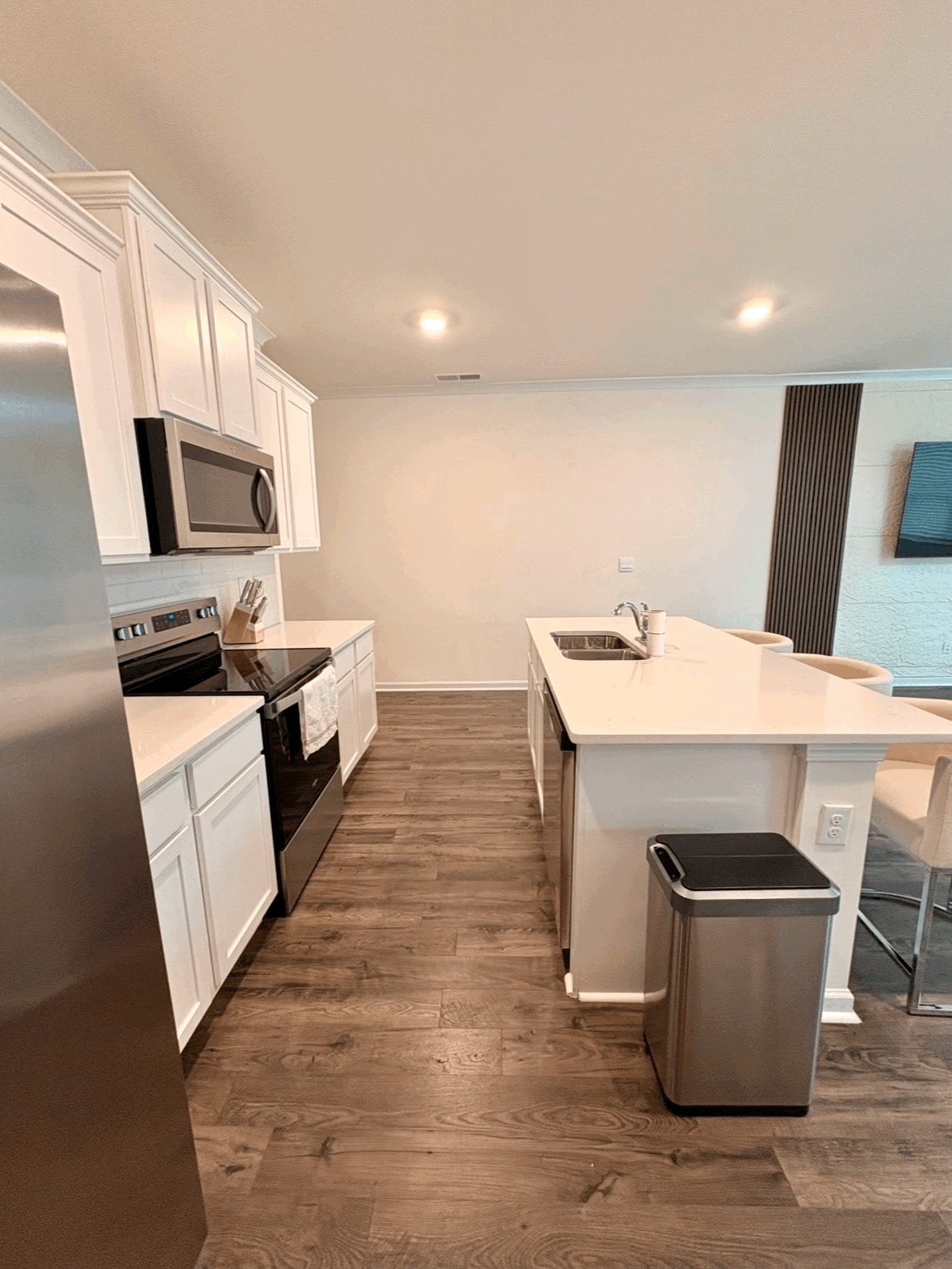 Building Photo - 280 Silvermoon Dr
