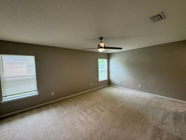Building Photo - Available NOW!!Your Dream Home Awaits: Luxurious 3-Bedroom Oasis, Just Minutes from Daytona Beach!