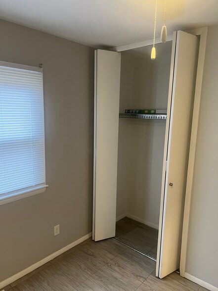 Building Photo - 505 W 53rd Ave