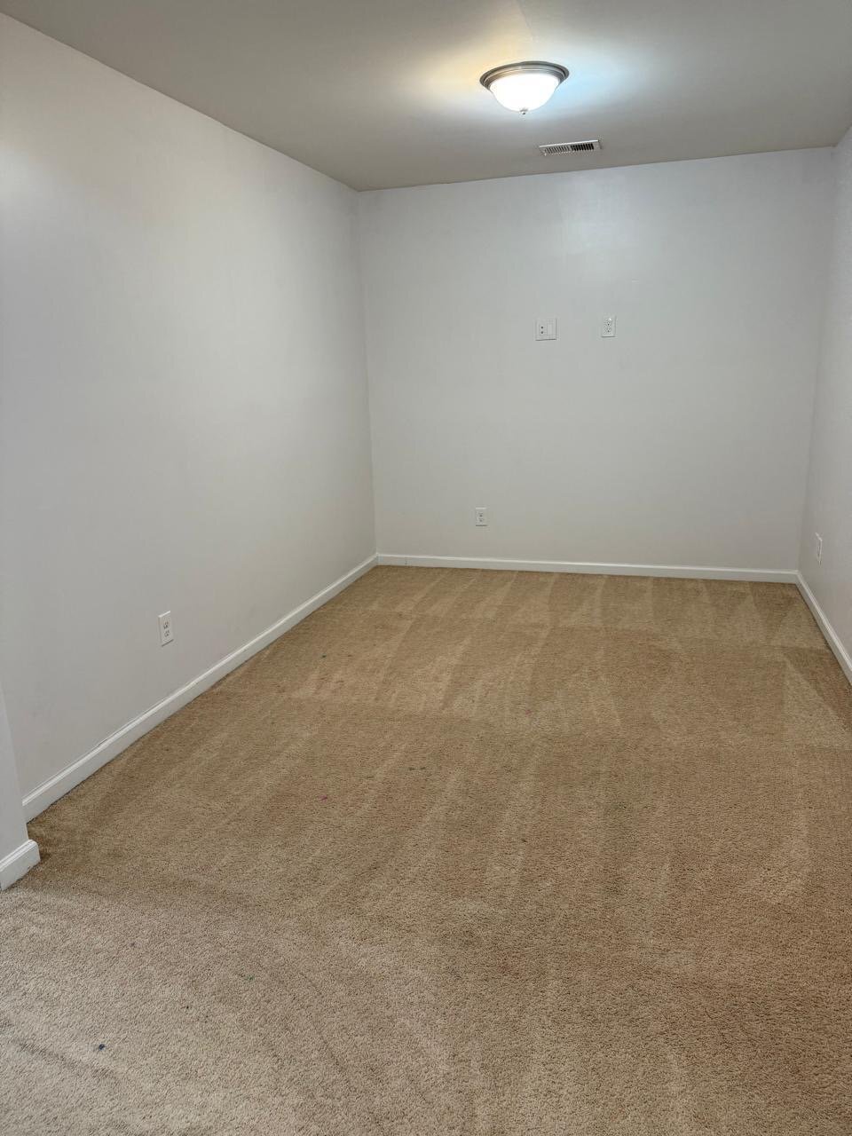 Building Photo - 2124 Greencrest Cir