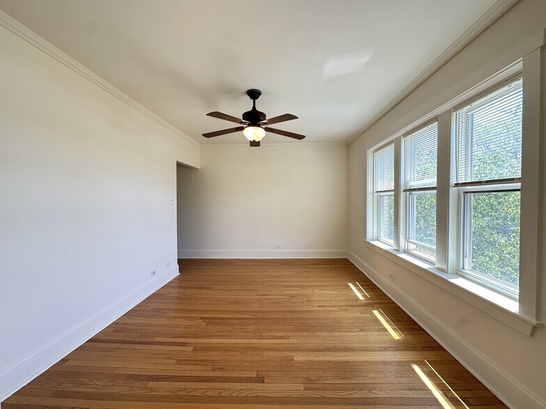 Building Photo - 2856 W Cullom Ave