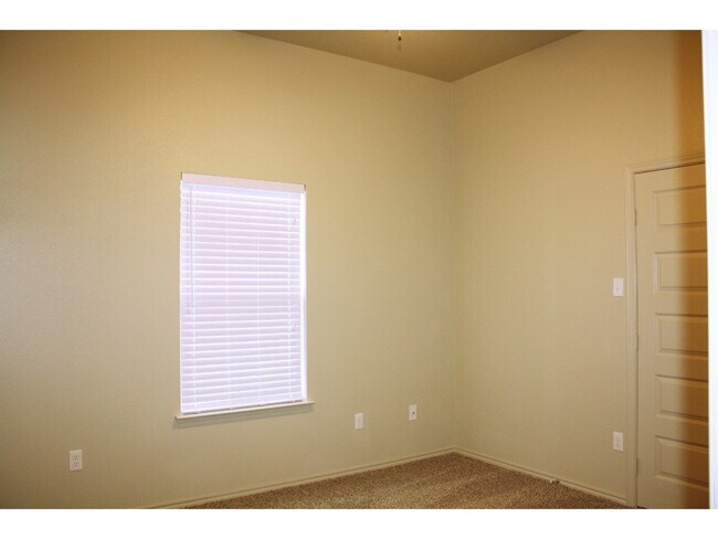 Building Photo - Townhome Located in Frenship with Huge Backyard!