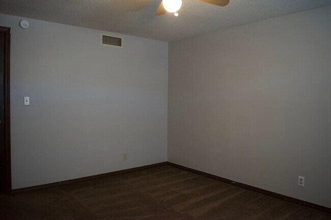 Building Photo - Affordable 3 Bedroom Duplex, SW Columbia!