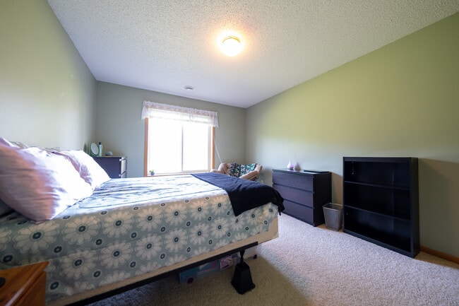 Building Photo - 8772 Coburn Ct