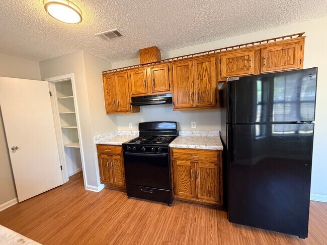 Building Photo - Beautiful Home Ready for You!