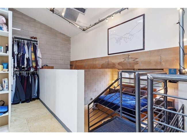 Building Photo - 801 N Washington Ave