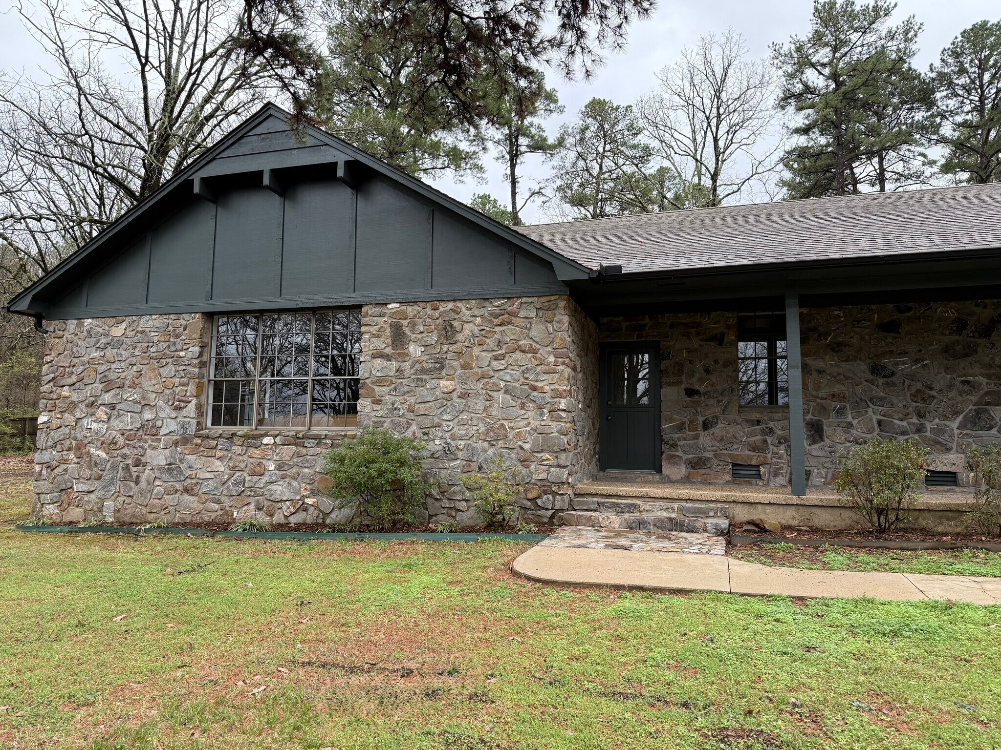 Building Photo - 5901 Star Ln